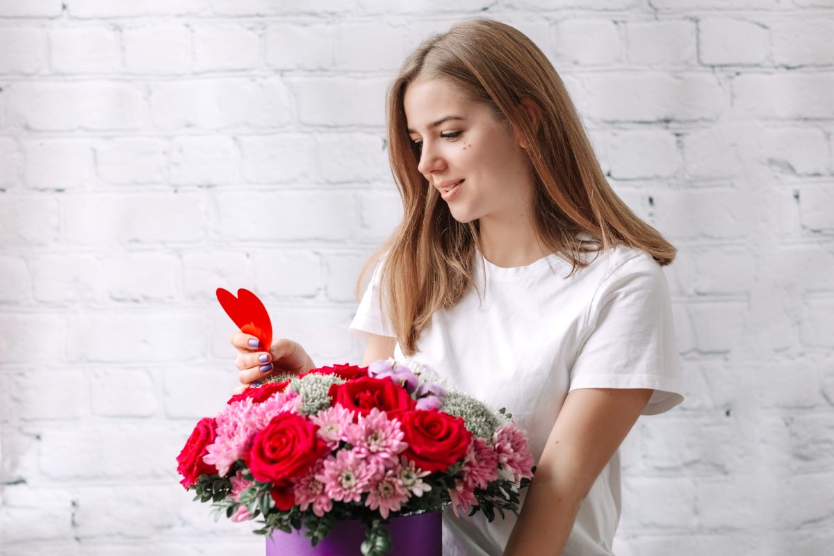 5 buchete de flori pentru zi de nastere si idei de mesaje pentru sarbatorit