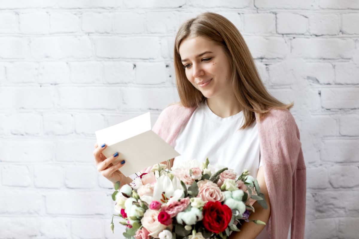 Mesaje frumoase pentru buchetele de flori sau ce sa scrii cand oferi un buchet cadou