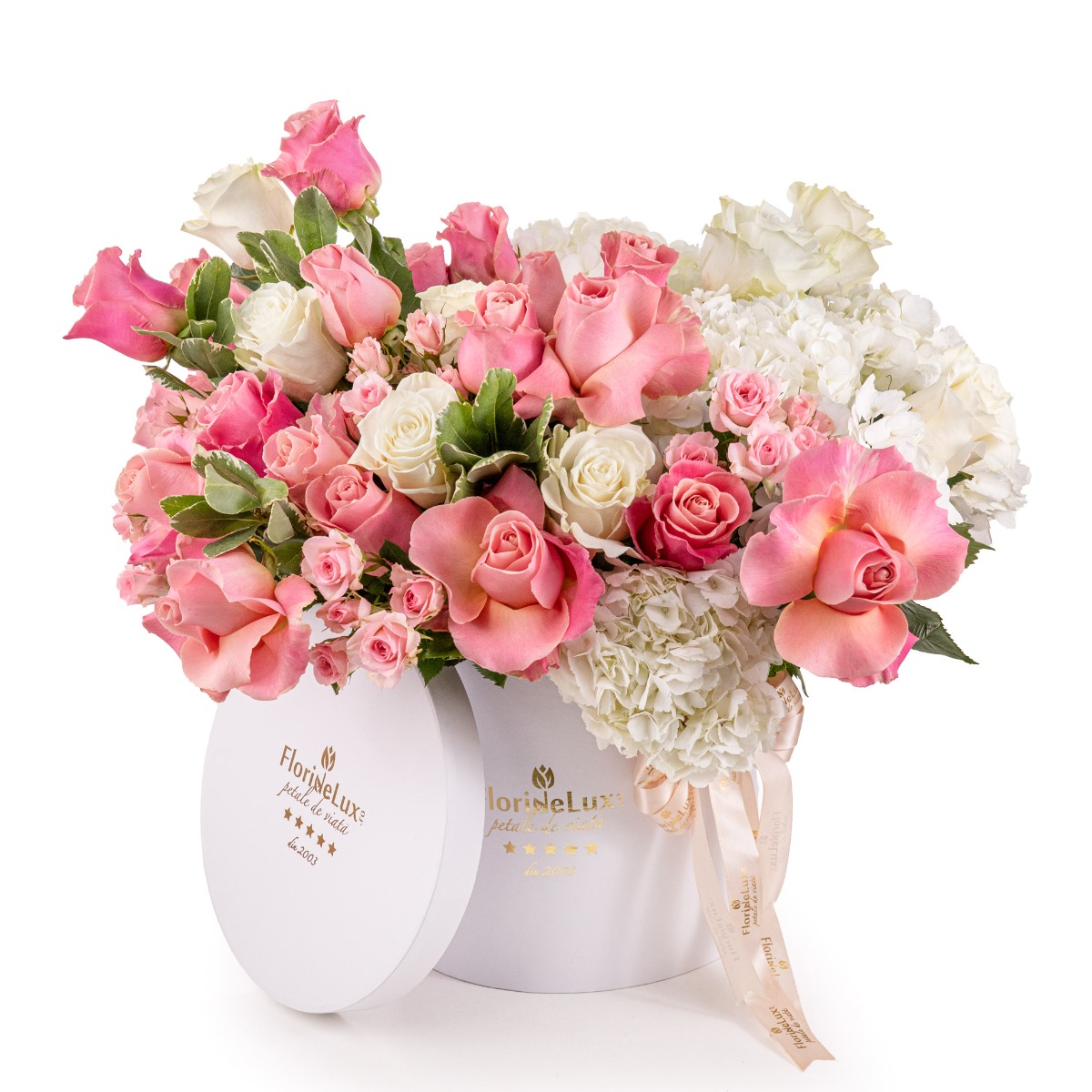 aranjament floral trandafiri roz in cutie eleganta