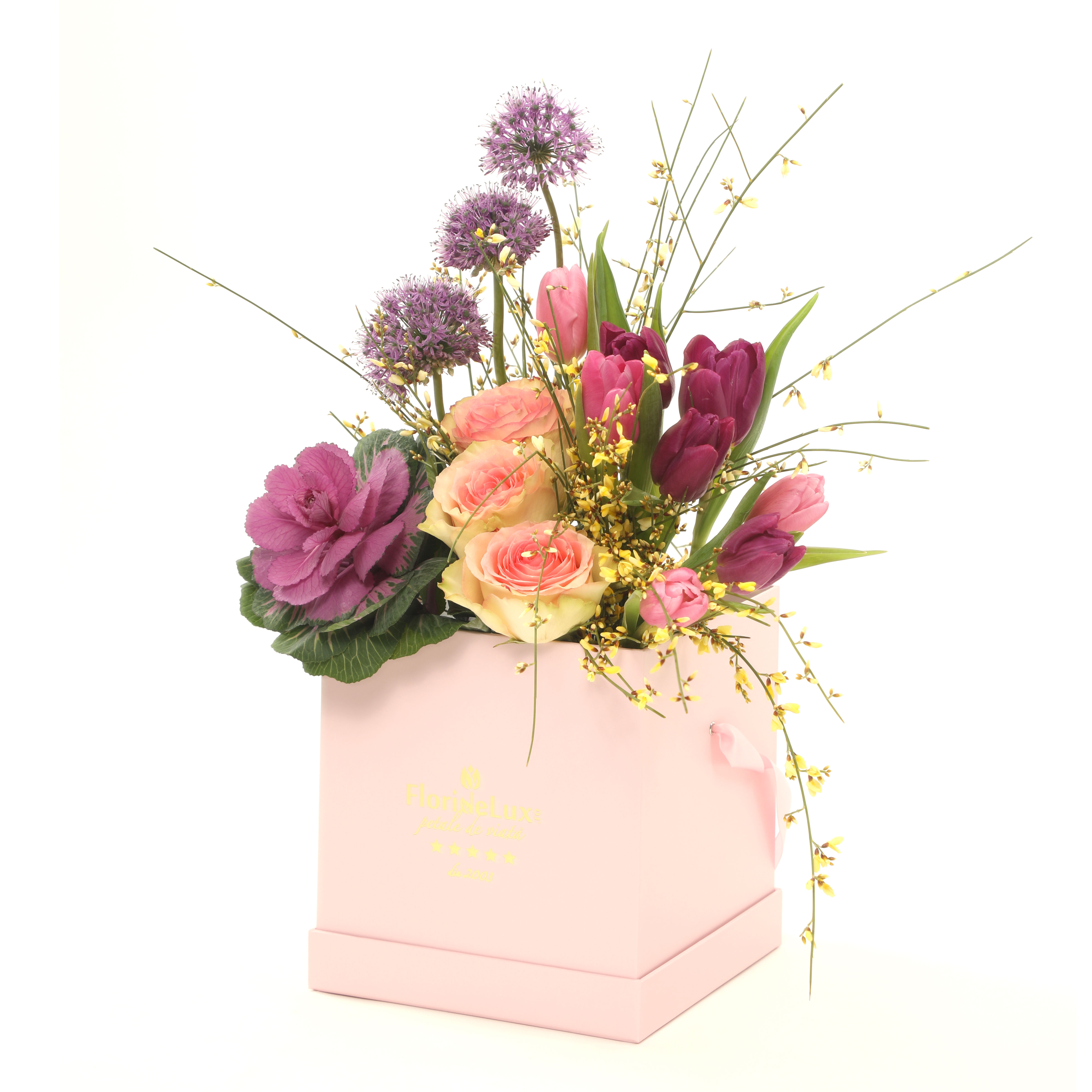 Cutie patrata roz cu flori de primavara