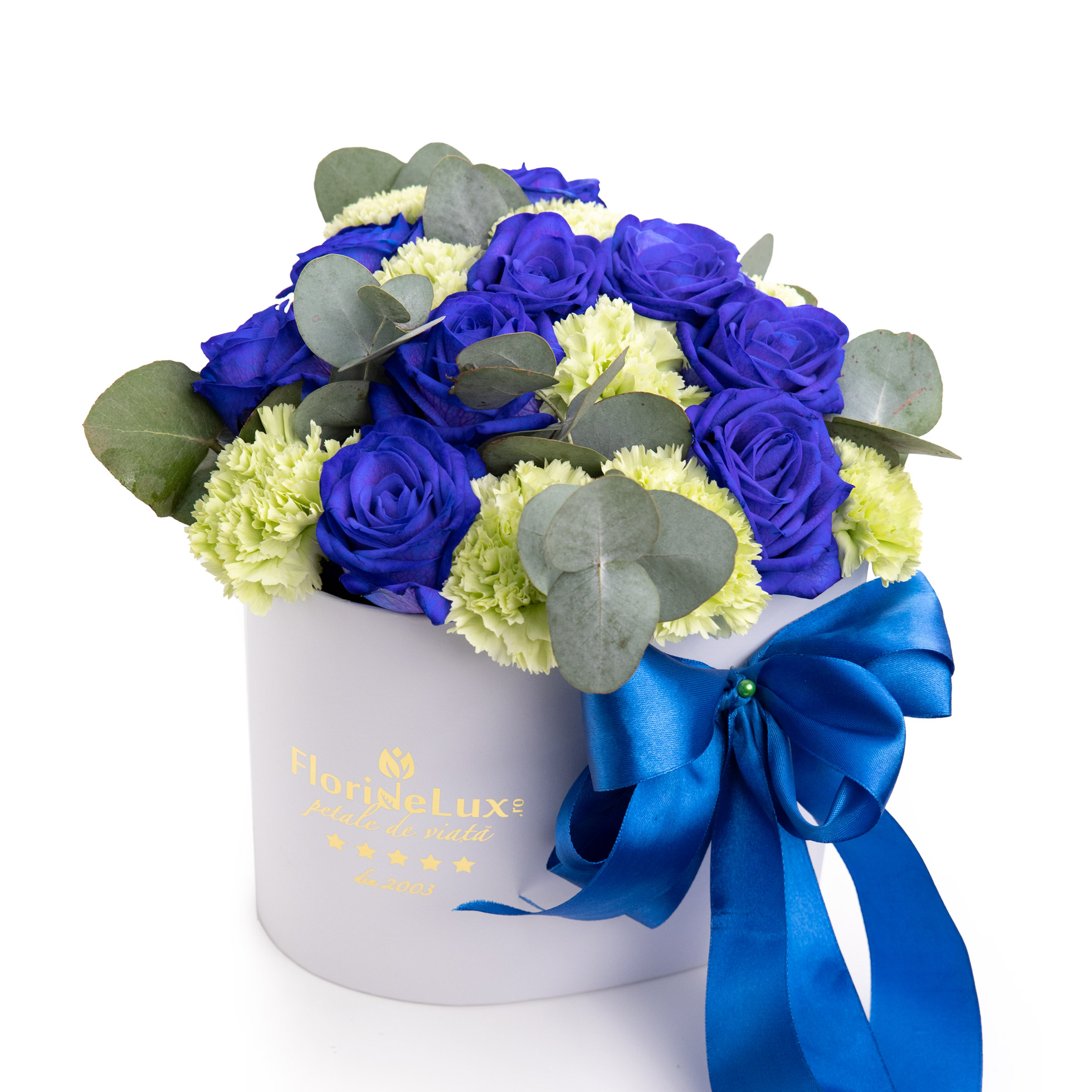 Aranjament trandafiri albastri in cutie alba