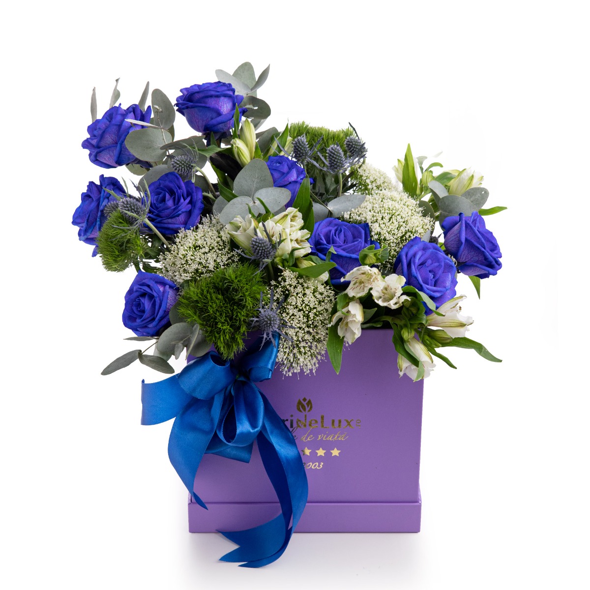 Aranjament trandafiri albastri in cutie mov