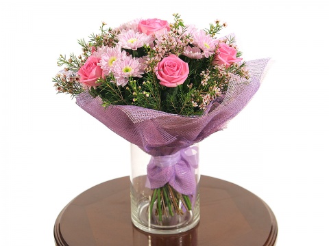 buchet in nuante roz, flori de primavara