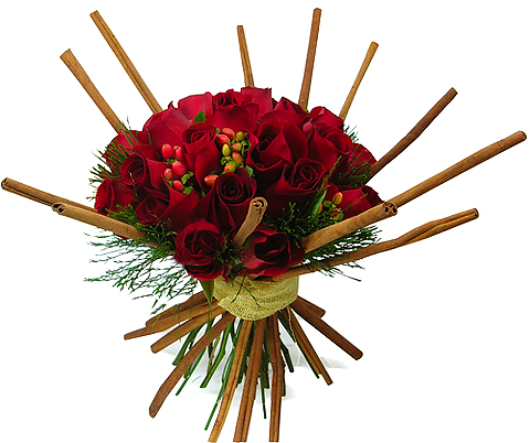 buchet trandafiri rosii cu elemente decorative speciale