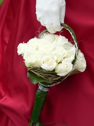 buchet mireasa trandafiri albi
