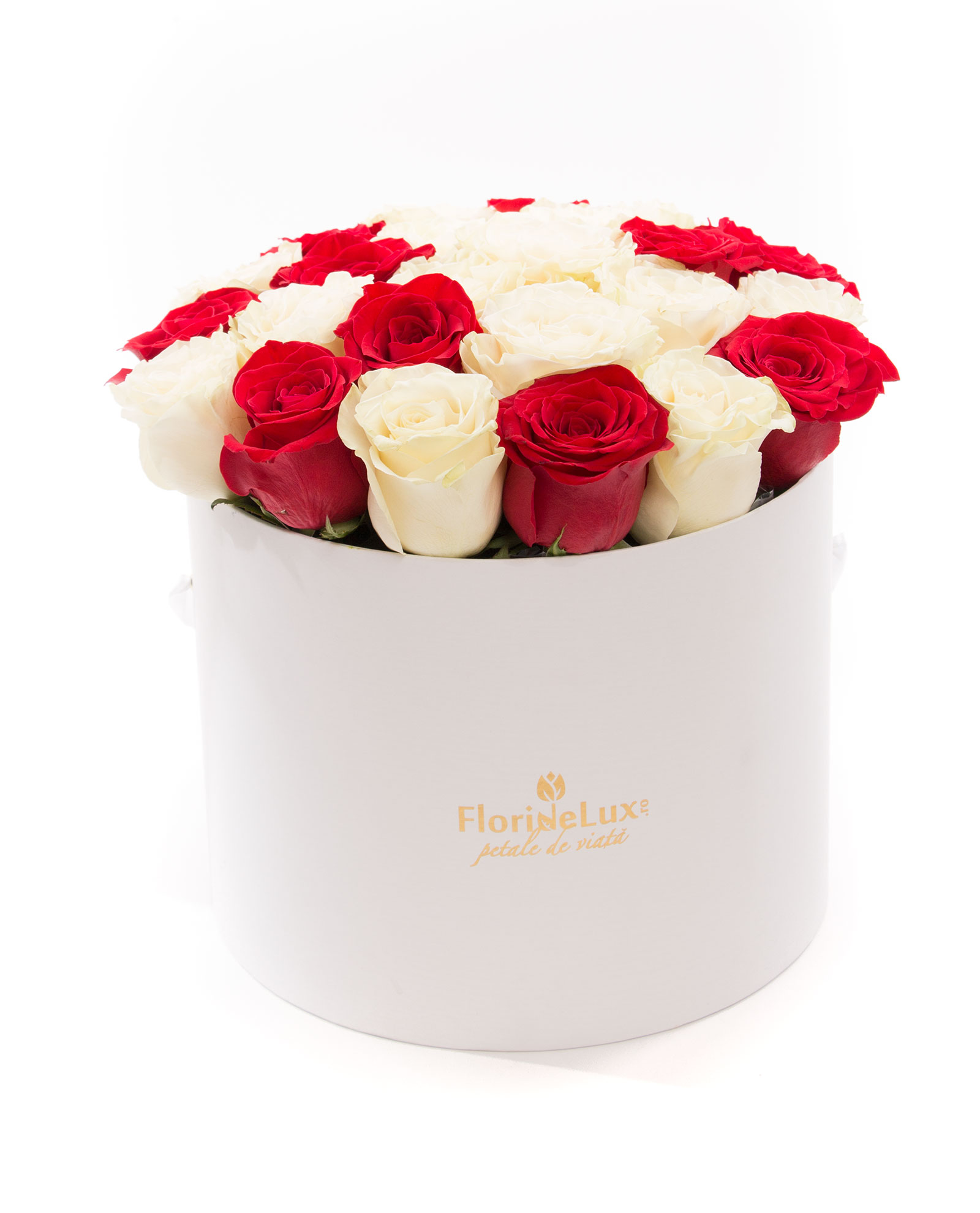 Cutie de lux cu 27 trandafiri albi si rosii