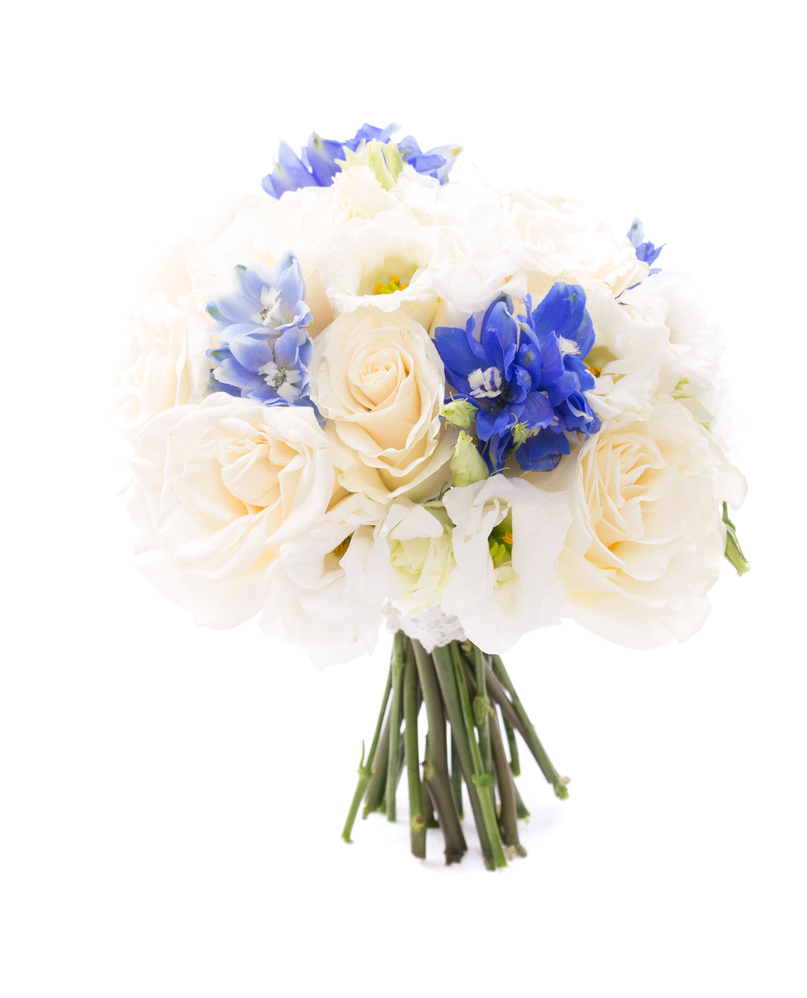 Buchet domnisoare de onoare flori albe si albastre