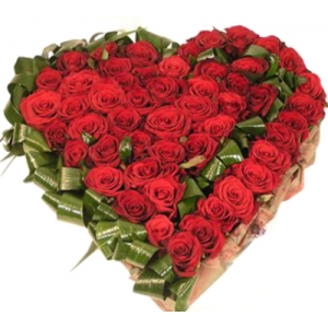 inima trandafiri rosii; superb aranjament floral