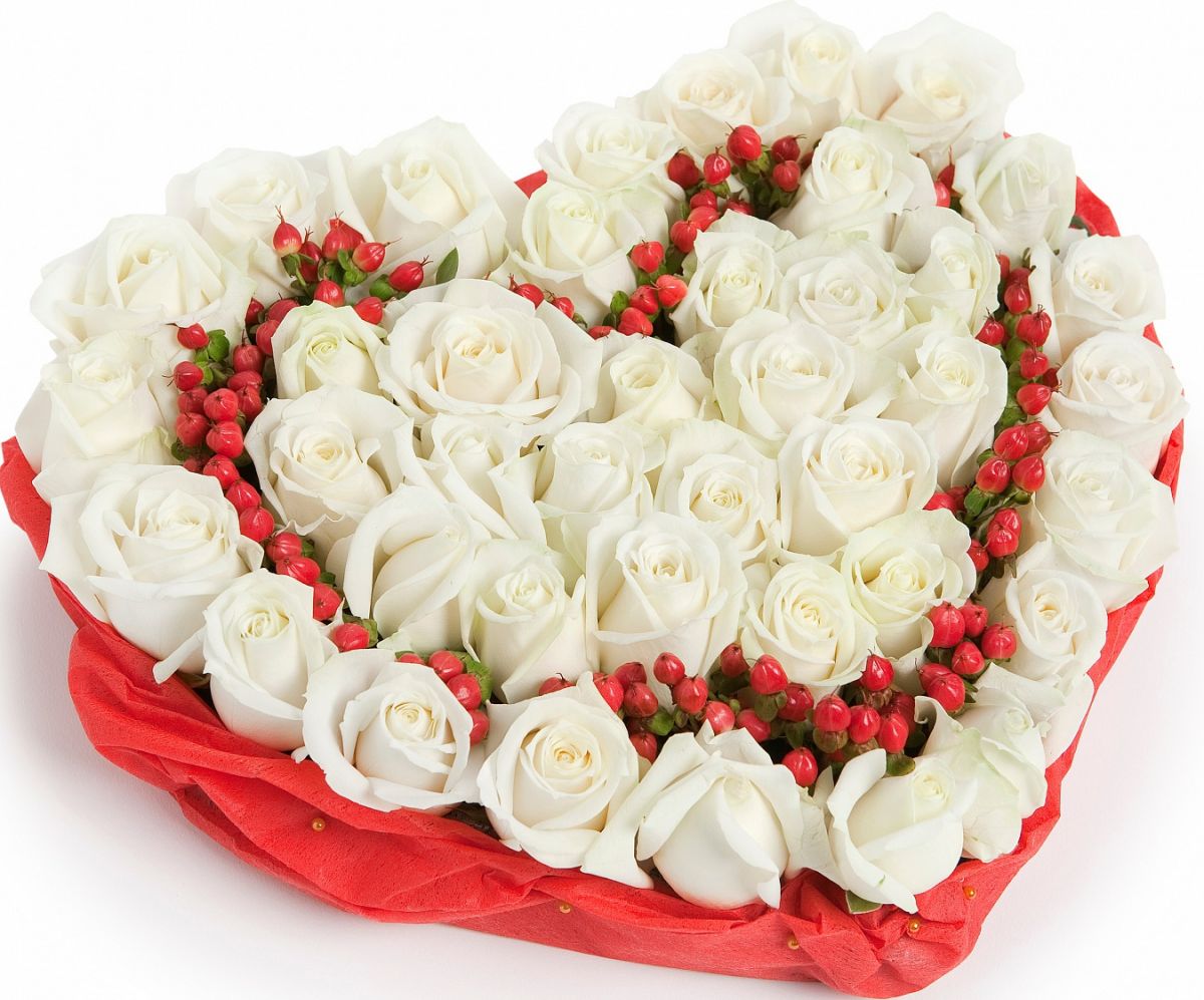 O inima absolut speciala din trandafiri albi