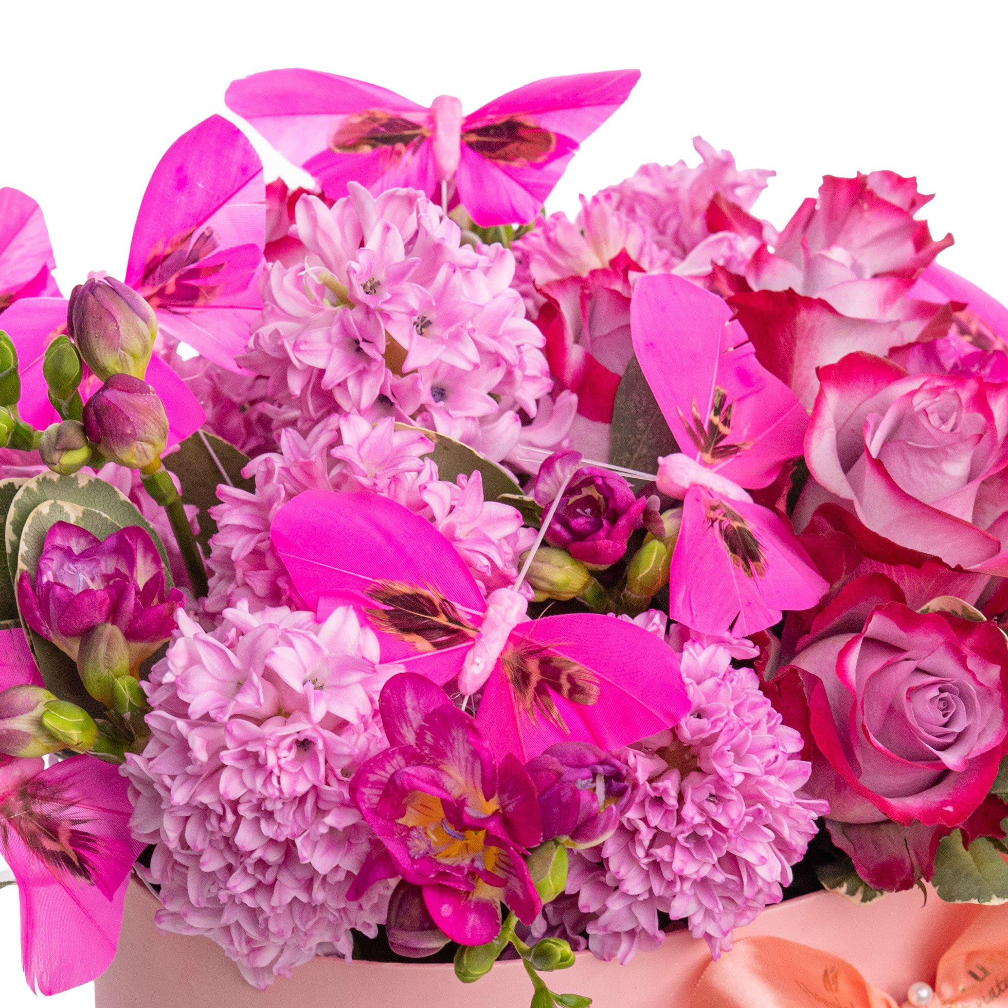 Aranjament floral in cutie cu zambile si trandafiri