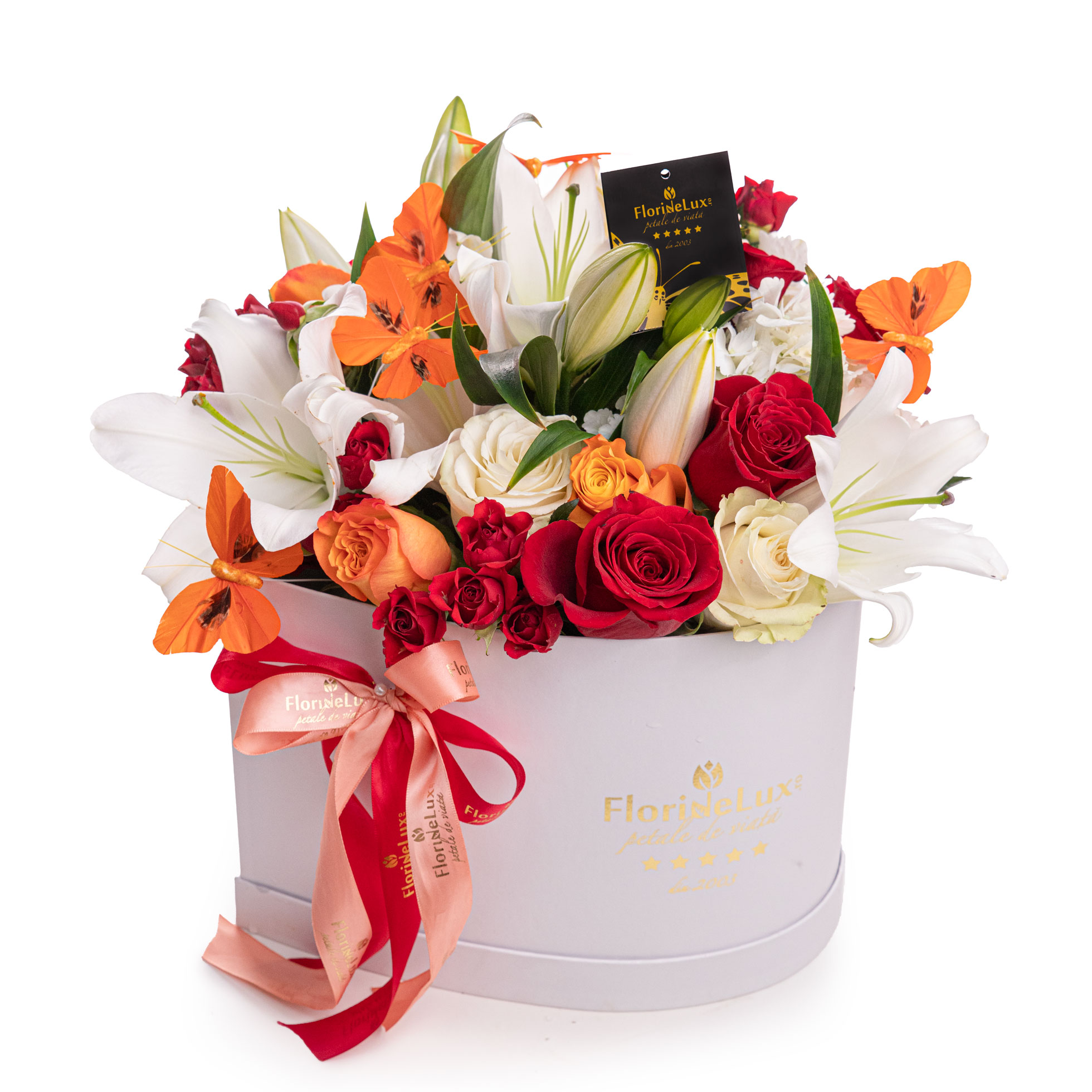 Aranjament floral in cutie cu trandafiri, crini si hortensie