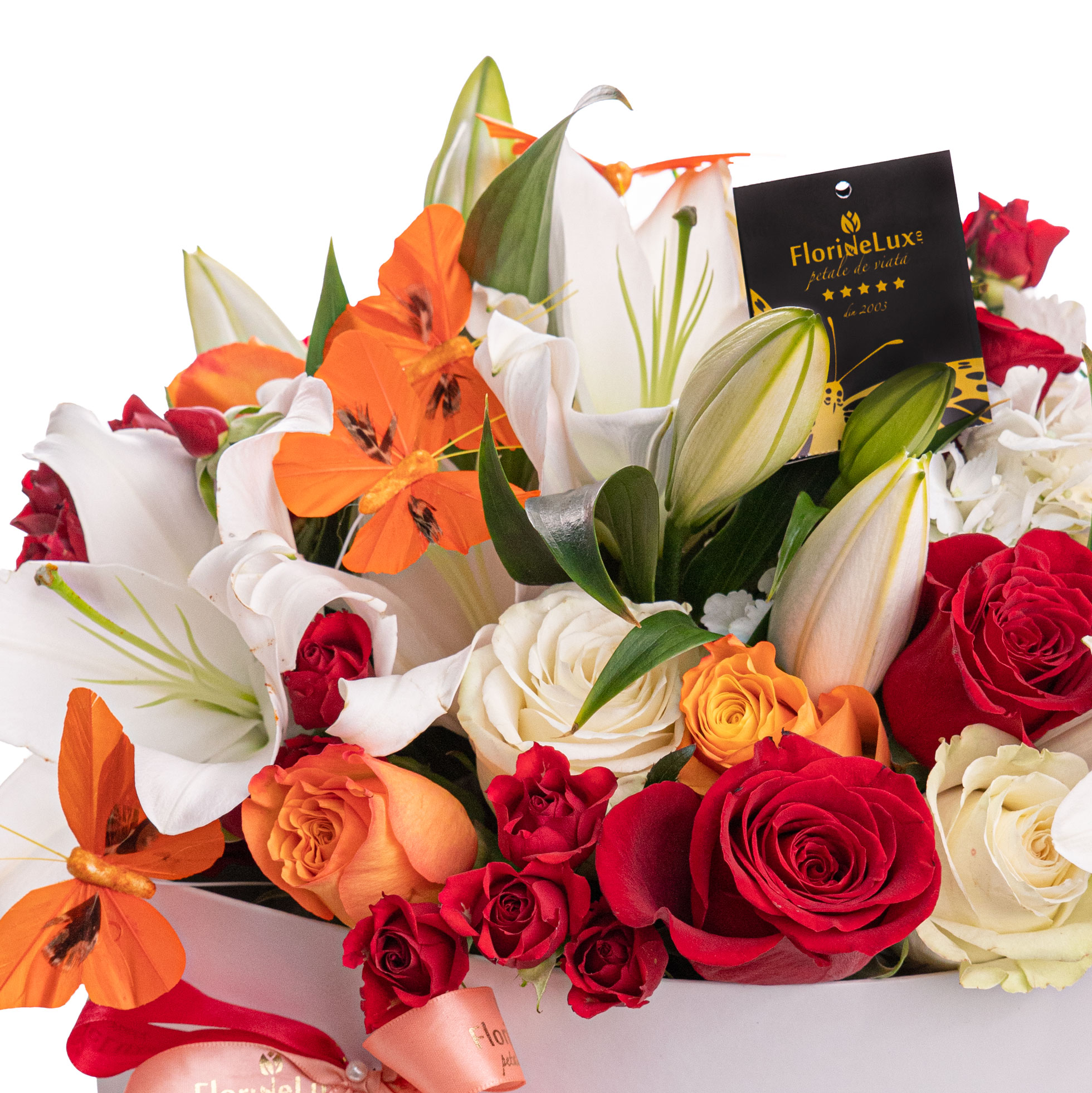 Aranjament floral in cutie cu trandafiri, crini si hortensie