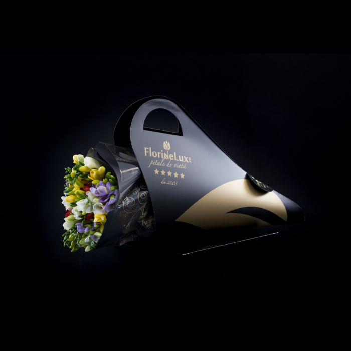 Flori de lux parfumate si parfum Tresor – imaginea 4