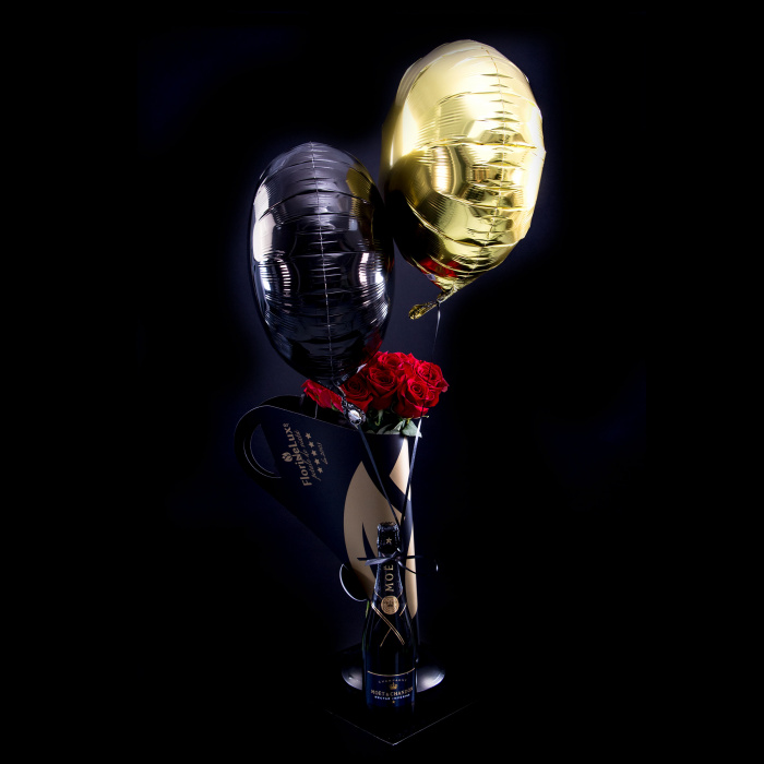 Trandafiri rosii Grand Gesture, sampanie si baloane – imaginea 1