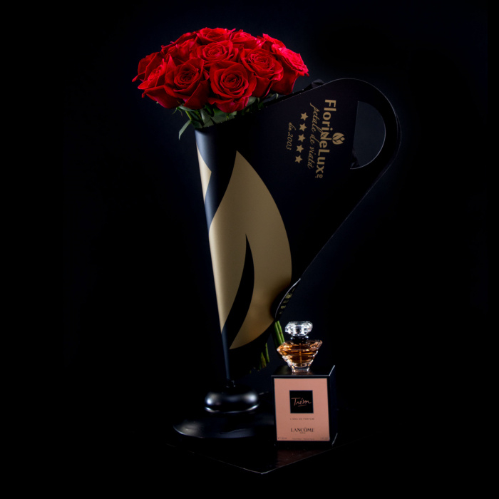 Trandafiri rosii luxurianti si parfum Tresor – imaginea 1