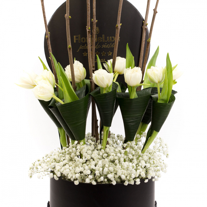 Cutie magnifica liliac, lalele si gypsophila – imaginea 3