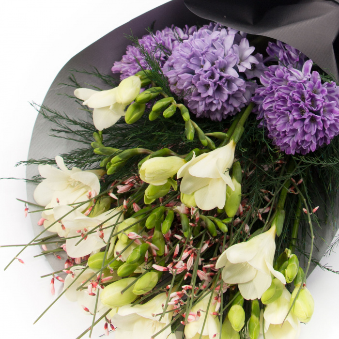 Buchet frezii si zambile – imaginea 3