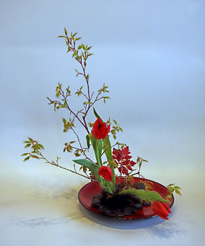 Ikebana lalele rosii