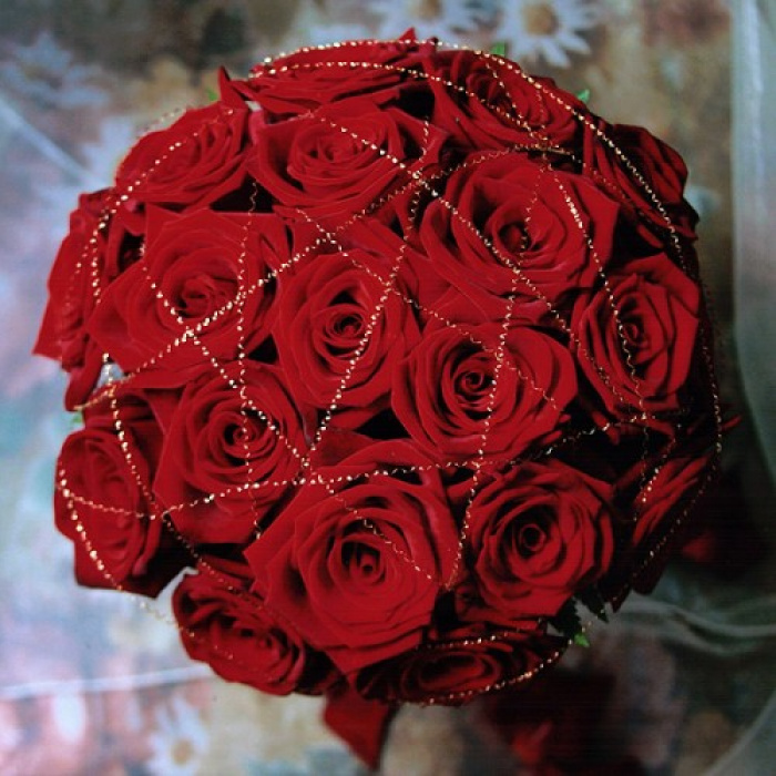 Buchet de mireasa special din trandafiri rosii – imaginea 1