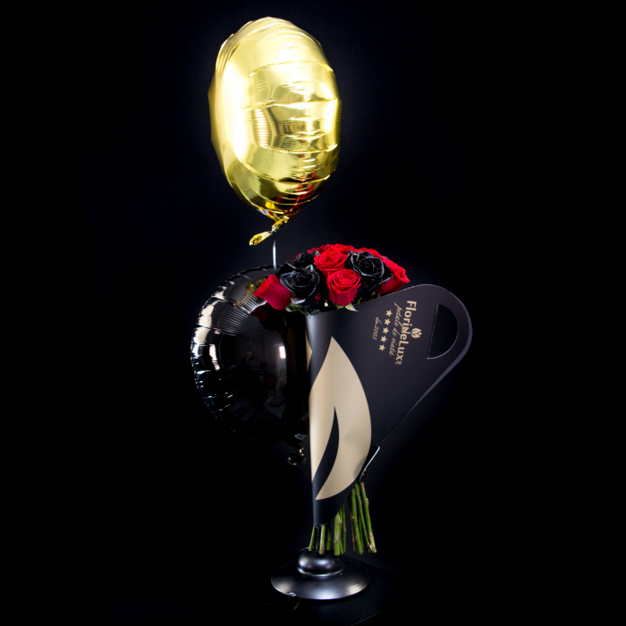 Buchet trandafiri negri si rosii, baloane – imaginea 1