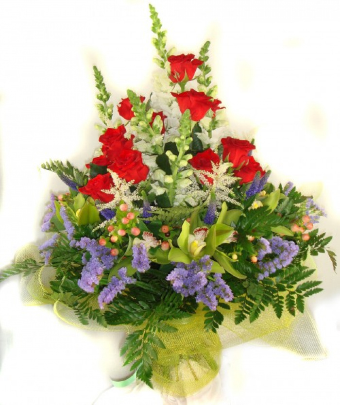 Buchet din trandafiri, aster, lemonium – imaginea 1