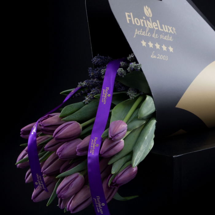 Lalele mov luxuriante si sampanie Moet Chandon Noir – imaginea 3