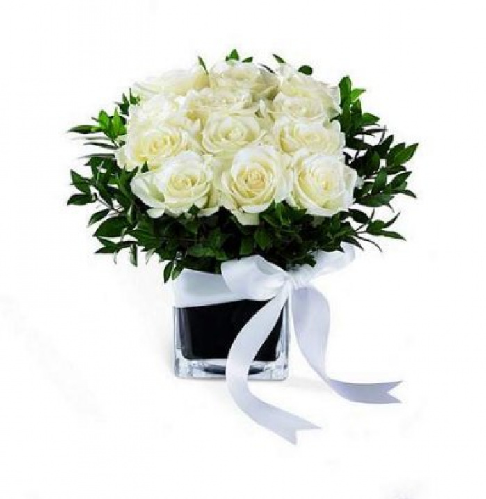 Buchet de 9 trandafiri albi – imaginea 1