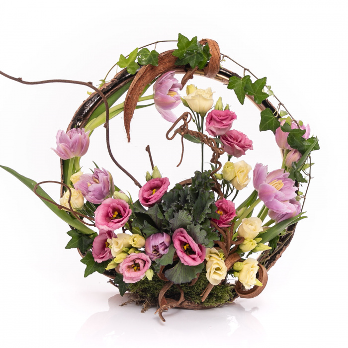 Aranjament flori naturale si scoarta de copac – imaginea 1