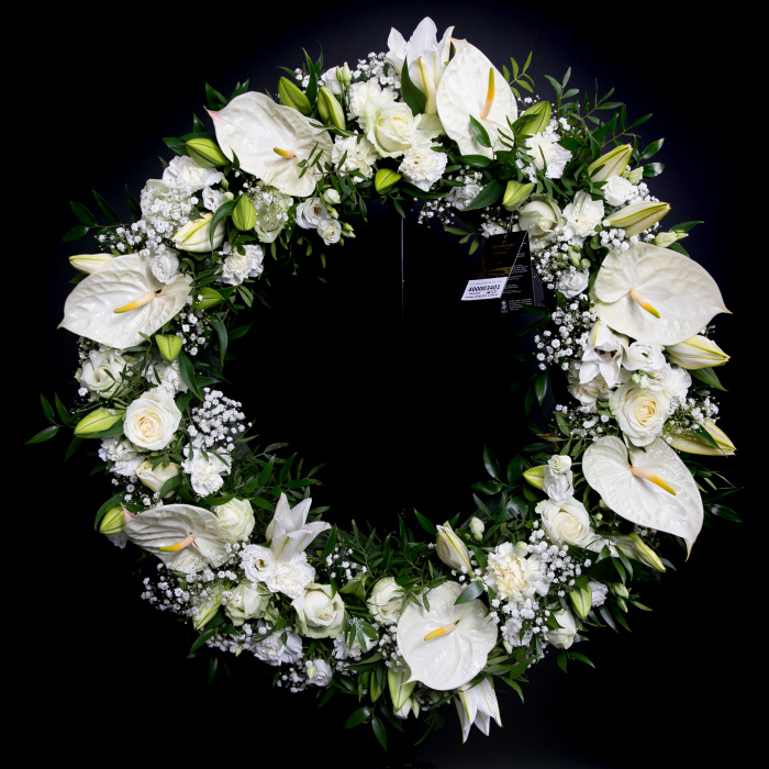 Coroana funerara din crini – imaginea 1