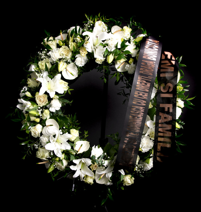 Coroana funerara din crini – imaginea 4