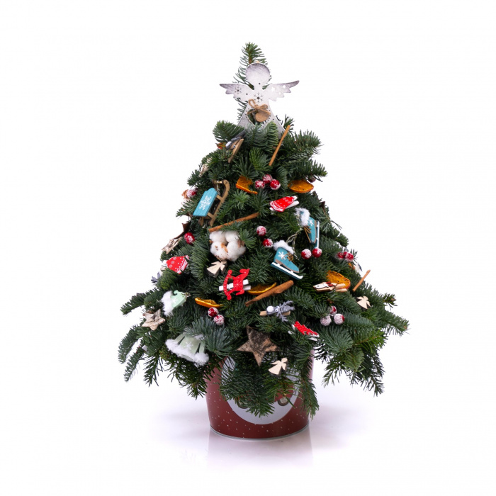 Bucuria iernii: bradut lucrat manual cu decoratiuni unicat