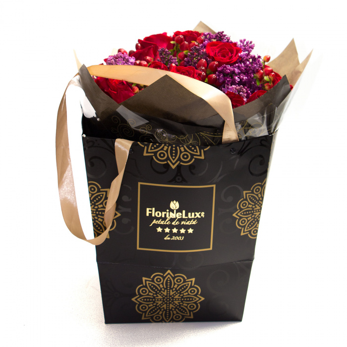 Liliac parfumat si trandafiri romantici – imaginea 1