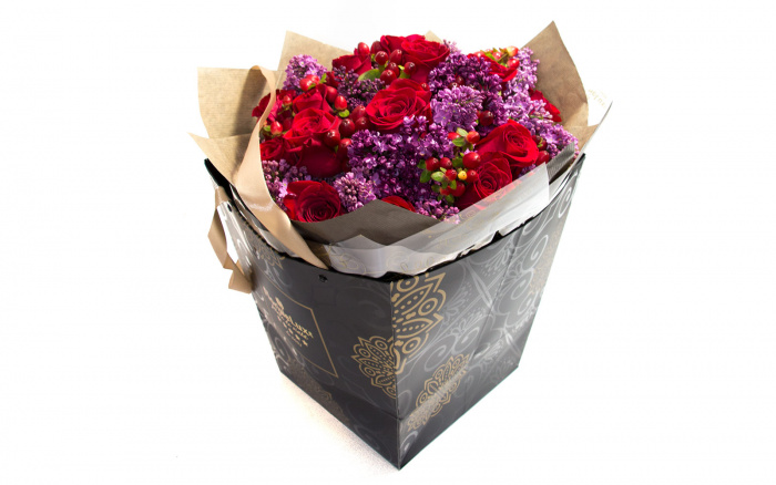 Liliac parfumat si trandafiri romantici – imaginea 3