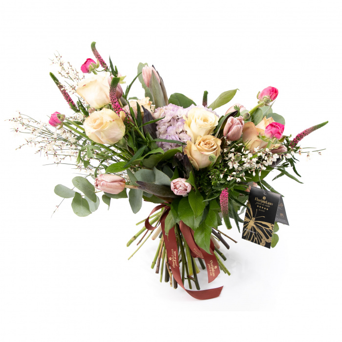 Buchet generos de pasteluri – imaginea 1