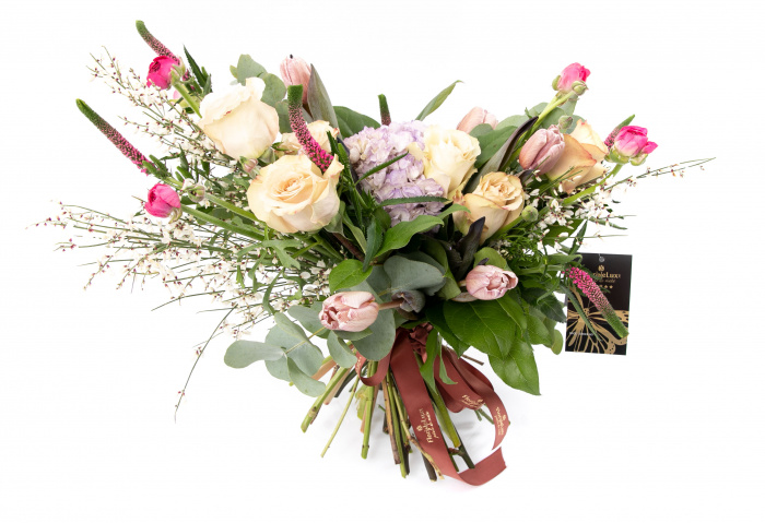 Buchet generos de pasteluri – imaginea 2