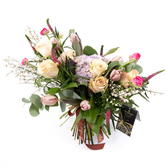 Buchet generos de pasteluri – imaginea 3