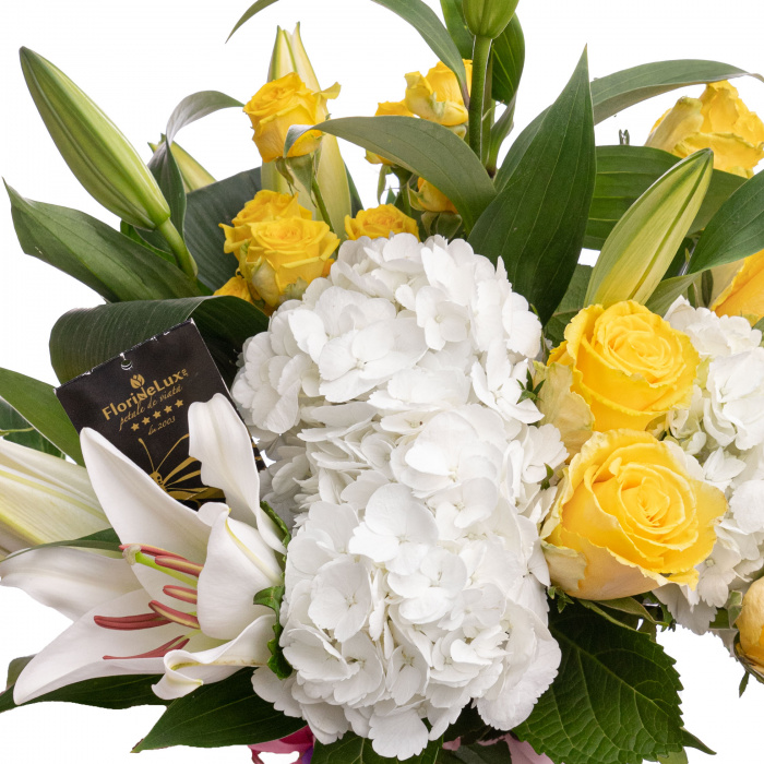 Buchet trandafiri galbeni si crini "Raze de soare" – imaginea 2