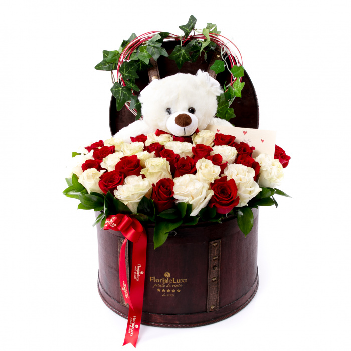 Cufar din lemn cu 37 trandafiri – imaginea 1