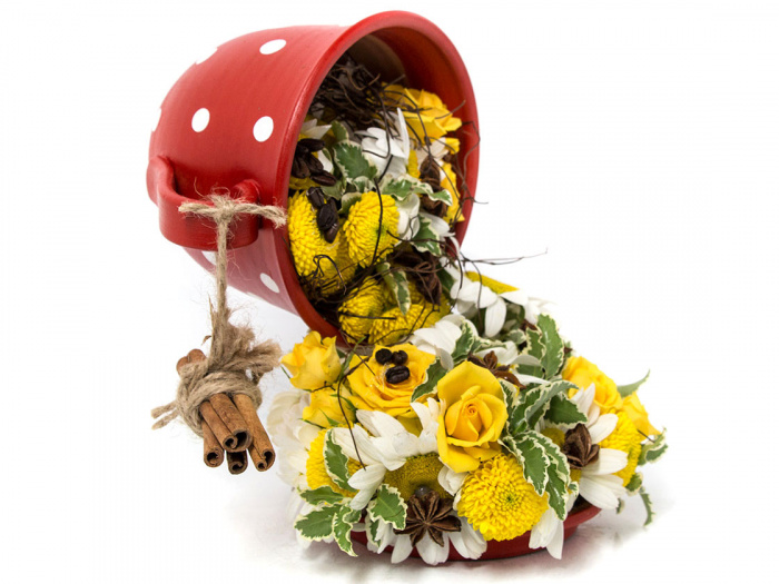 Cana varsata cu flori