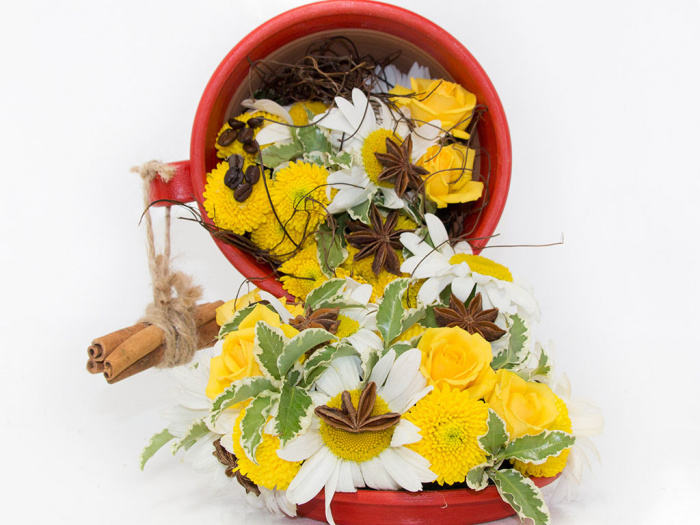 Cana varsata cu flori