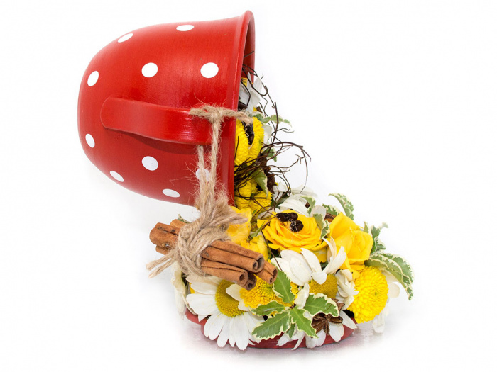 Cana varsata cu flori