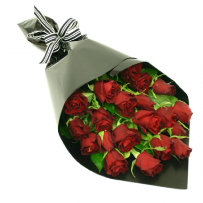 Buchet 19 trandafiri surprinzatori – imaginea 1
