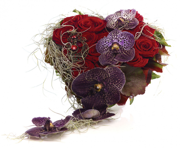 Buchet de mireasa inima de trandafiri rosii