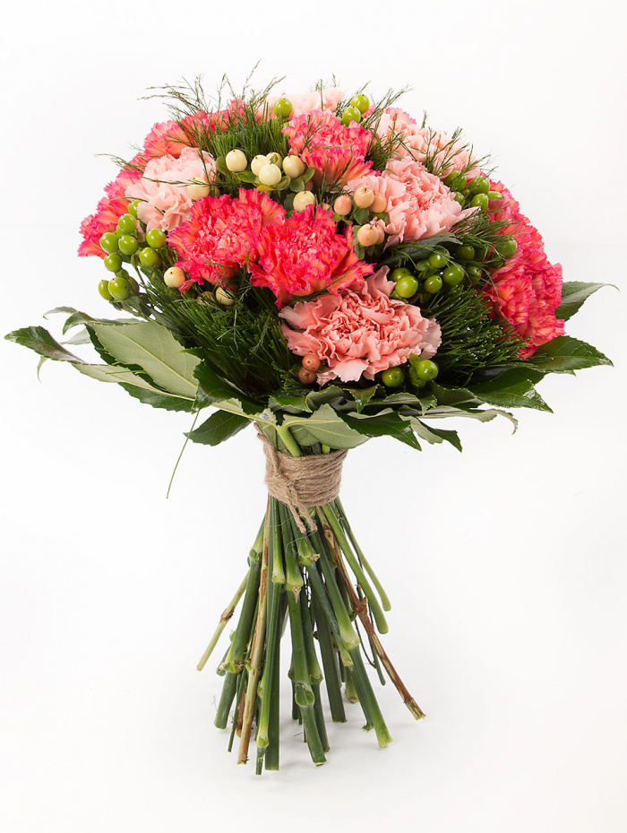 Buchet vesel de garoafe si hypericum