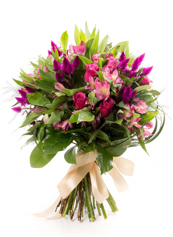 Buchet din alstroemeria roz si celosia
