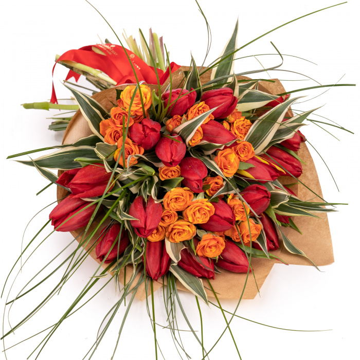 Buchet lalele in hartie kraft