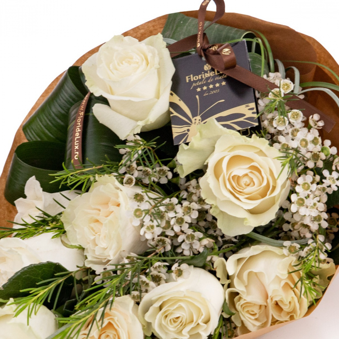 Buchet din trandafiri albi – imaginea 2