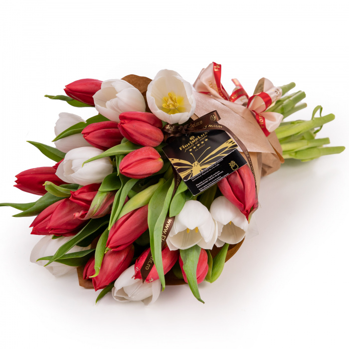 Lalele proaspete in buchet magnific – imaginea 1