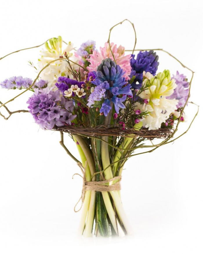 9 zambile in buchet – imaginea 1