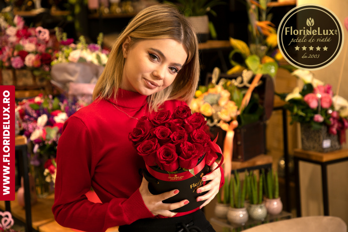 Cutie 9 trandafiri rosii – imaginea 4